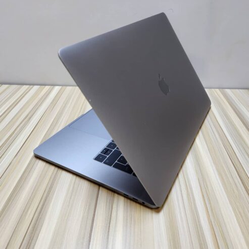 Ordinateur Macbook Pro 15 Retina 2019 Core i9 Touch ID & TouchBar