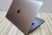 Ordinateur Macbook Pro 15 Retina 2019 Core i9 Touch ID & TouchBar