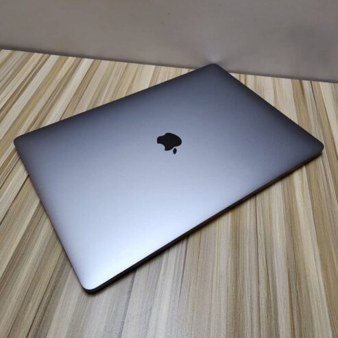 Ordinateur Macbook Pro 15 Retina 2019 Core i9 Touch ID & TouchBar