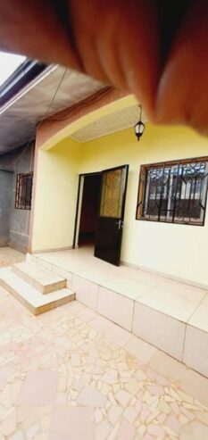 Bel Appartement individuel avec parking forage à Nkozoa. 2 chambres 1 douche