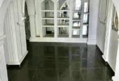 Appartement chic avec eau chaude, baignoire parking à Éleveur. Bordure de goudron. 2 chambres 2 douches..