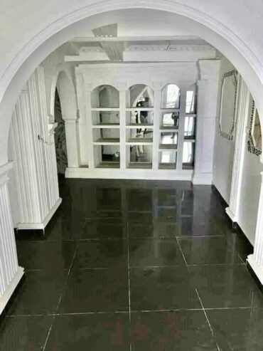 Appartement chic avec eau chaude, baignoire parking à Éleveur. Bordure de goudron. 2 chambres 2 douches..