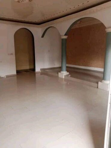 Appartement individuel avec parking baignoire à Odza auberge bleue. 3 chambres 3 douches..