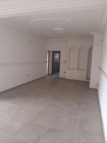 Appartement neuf avec baignoire eau chaude parking forage à Odza. 3 chambres 2 douches..