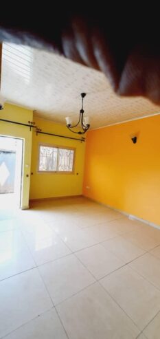 Bel Appartement individuel avec parking forage à Nkozoa. 2 chambres 1 douche