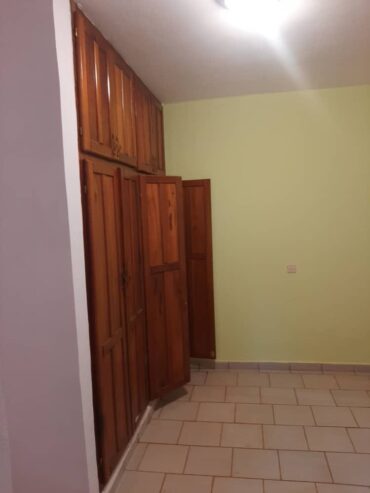 Appartement avec parking forage à Odza Messamendongo. 3 chambres 2 douches