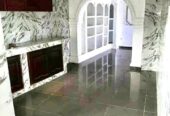 Appartement chic avec eau chaude, baignoire parking à Éleveur. Bordure de goudron. 2 chambres 2 douches..