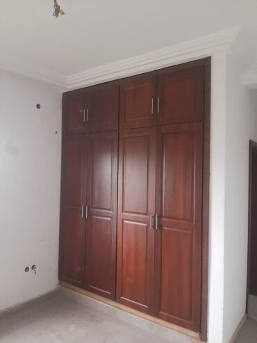 Appartement neuf avec baignoire eau chaude parking forage à Odza. 3 chambres 2 douches..