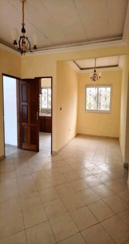 Appartement avec parking forage à Nkoabang 3 chambres 2 douches