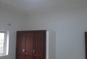 Bel Appartement neuf avec eau chaude, gardien, parking forage à Odza B10. 2 chambres 2 douches..