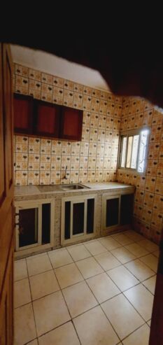 Bel Appartement individuel avec parking forage à Nkozoa. 2 chambres 1 douche