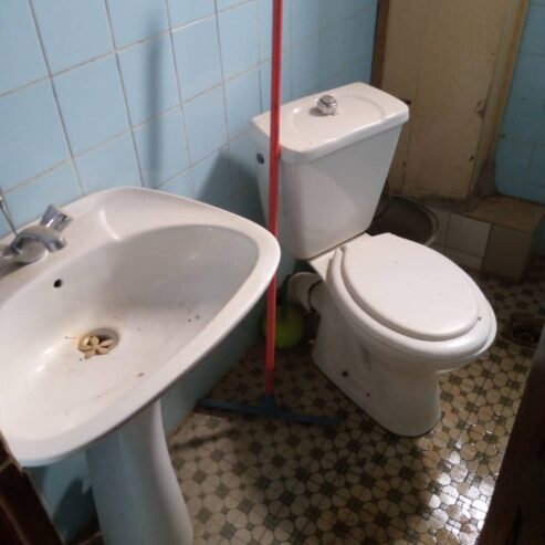 Appartement en bordure de route pour bureaux ou habitation à Omnisports, avec parking…. 3 chambres 2 douches