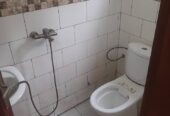 Bel Appartement neuf avec eau chaude, gardien, parking forage à Odza B10. 2 chambres 2 douches..