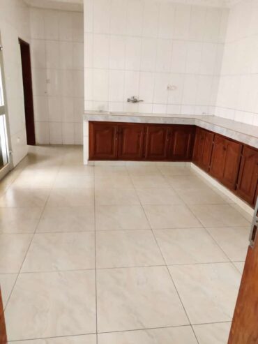 YAOUNDÉ -EMANA 🟡🔵🔴 DUPLEX HAUT STANDING DISPONIBLE💥 🚩 Constitué de : 👉5 chambres placards 👉3 climatisés principal avec dressing