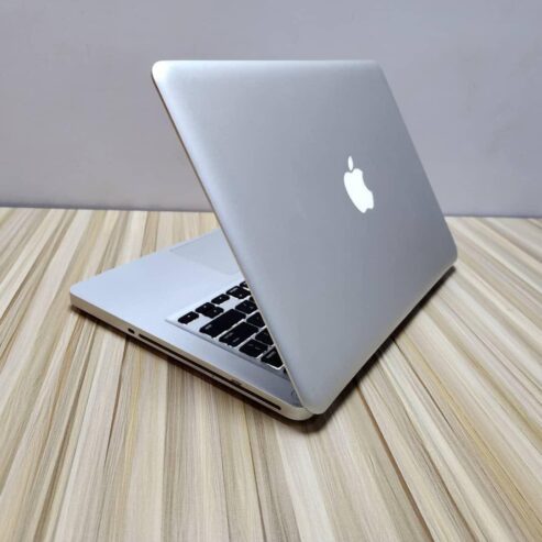 MacBook pro 2012, core i5, 500GB HDD, 4GB RAM, 1.5GB dedicated graphics