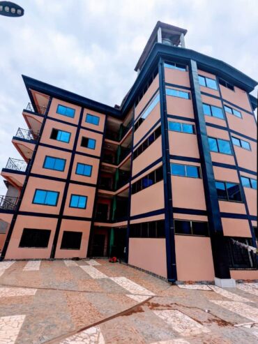 Appartement neuf haut standing, avec parking, forage à Odza petit marché.2 chambres 3 douches.