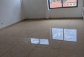 Appartement neuf haut standing, avec parking, forage à Odza petit marché.2 chambres 3 douches.