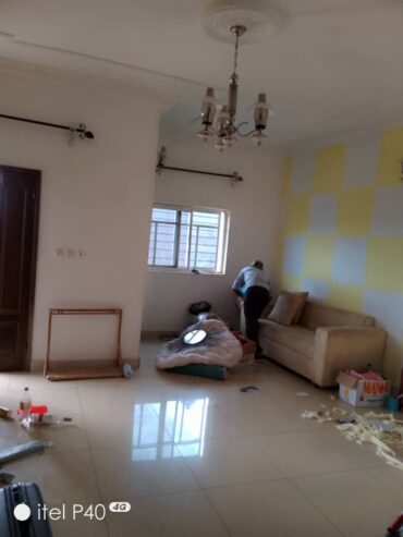 Appartement avec eau chaude gardien parking à Mimboman Sapeur . 2 chambres 2 douches.