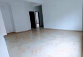 Appartement neuf haut standing, avec parking, forage à Odza petit marché.2 chambres 3 douches.
