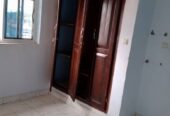 Appartement avec eau chaude gardien parking à Mimboman Sapeur . 2 chambres 2 douches.