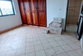 Appartement neuf haut standing, avec parking, forage à Odza petit marché.2 chambres 3 douches.