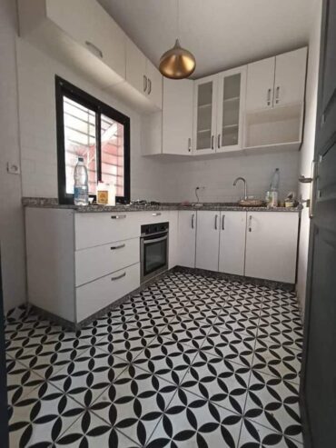 Appartement haut standing avec forage parking gardien à Ahala barrière.2 chambres 2 douches
