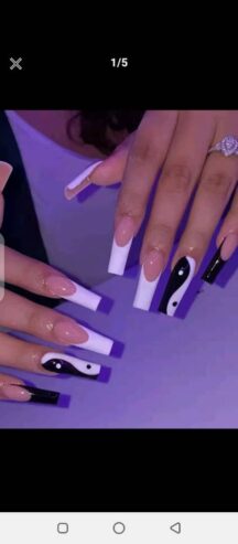 Press on nails