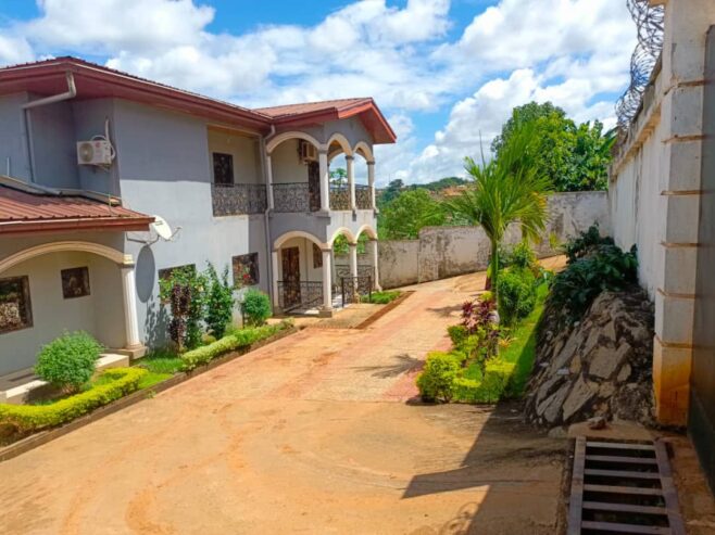 Duplex à vendre à Yaoundé Quartier Nkolmesseng