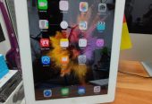iPad 3 propre✨ 64go ,80.000fr🥳🥳 avec pochette et glass d’origine européenne avec son chargeur et écouteurs Douala akwa ancien number one WhatsApp 673737063/698353457