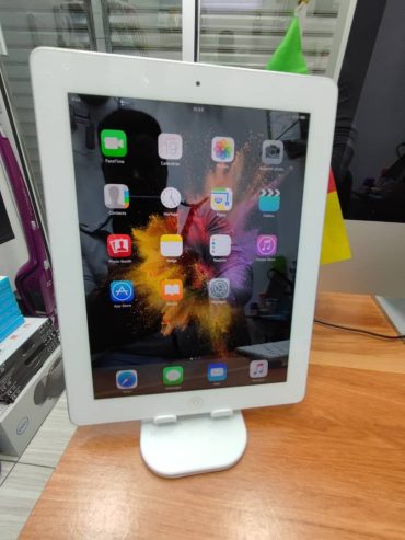 iPad 3 propre✨ 64go ,80.000fr🥳🥳 avec pochette et glass d’origine européenne avec son chargeur et écouteurs Douala akwa ancien number one WhatsApp 673737063/698353457