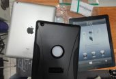 iPad 3 propre✨ 64go ,80.000fr🥳🥳 avec pochette et glass d’origine européenne avec son chargeur et écouteurs Douala akwa ancien number one WhatsApp 673737063/698353457