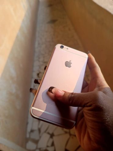 IPhone 6s 64giga batterie 79% venu des États-Unis encore propre comme sur les photos