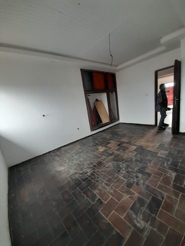 Géant appartement moderne pour bureau au cœur de deido 4chambrs 3douches