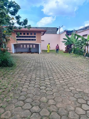 Duplex Yaoundé bastos pour habitation ou bureaux